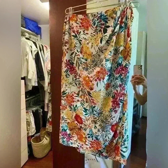 Status by Chenault Print floral
Midi Skirt size SMALL - Picture 1 of 6